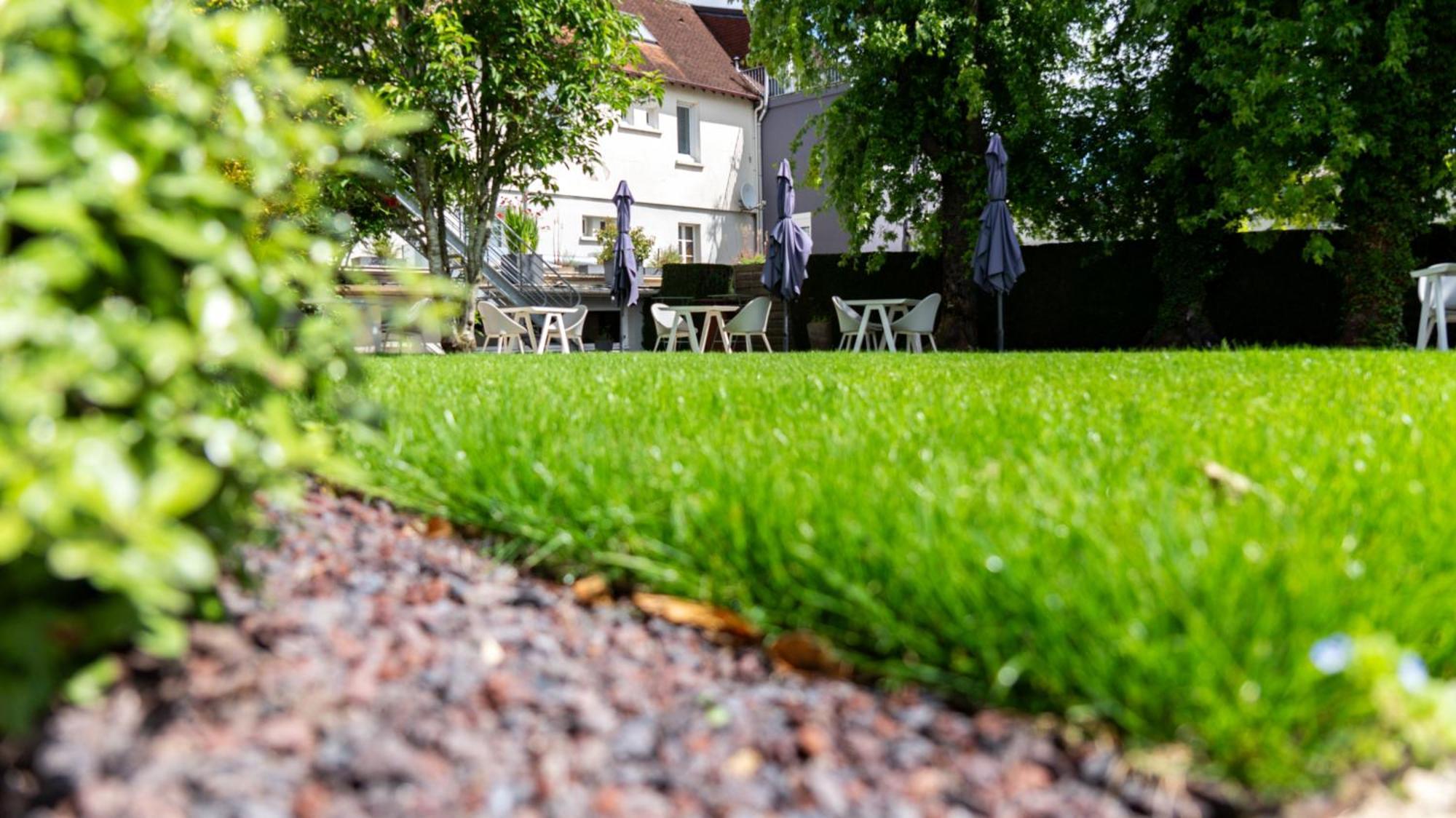 Logis Hotel Restaurant Le Faisan Dore Argentan Exterior foto